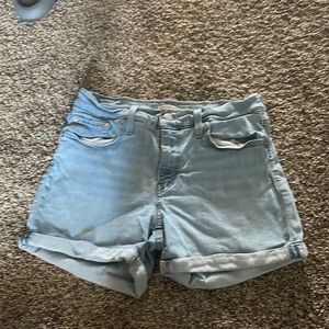Levi Mid length shorts 29
